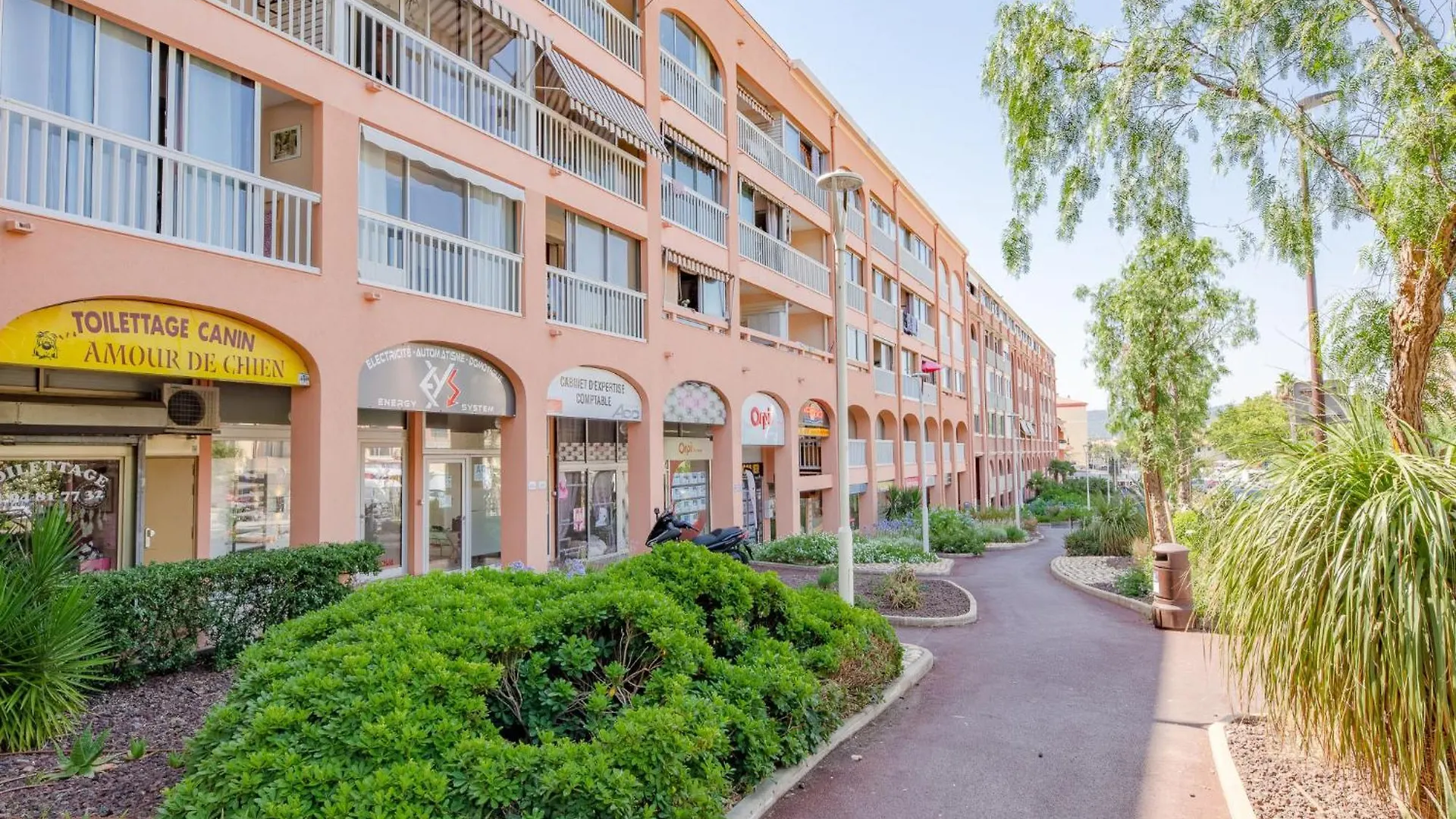 Studio Le Victoria-8 By Interhome Saint Aygulf 0*,  Francie